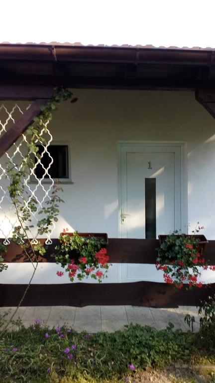 Rooms Lutra Bilje Екстериор снимка